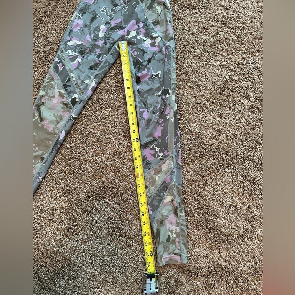 Gymshark Women’s Size Small patterned leggings, (see waist measurements) - Picture 10 of 11